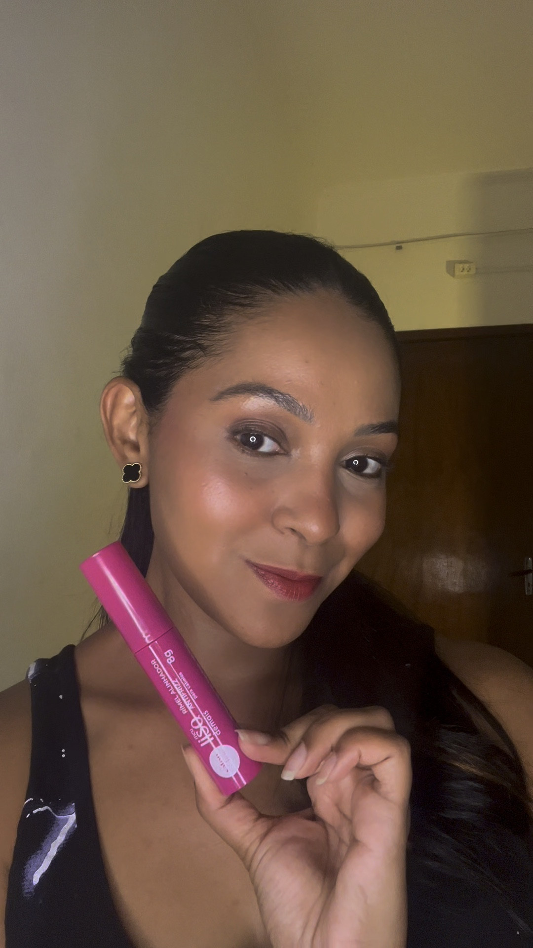 Diga adeus ao frizz em segundos! ✨ O Rímel Alinhador Antifrizz Meu Liso Demais modela, alinha e controla os fios arrepiados com um efeito super natural. Além disso, tem filtro solar e tecnologia Liss Expert para proteger os cabelos contra danos externos.

Perfeito para levar na bolsa e retocar sempre que precisar! ⚡ Quem aí já quer testar? #ltkbrasil

#LTKhome #LTKbeleza #LTKbrasil