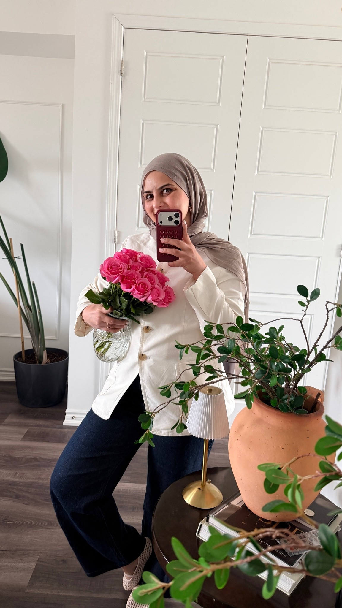 Spring casual mom fit for running errands

#LTKMothersDay #LTKmomlife #LTKselfcare