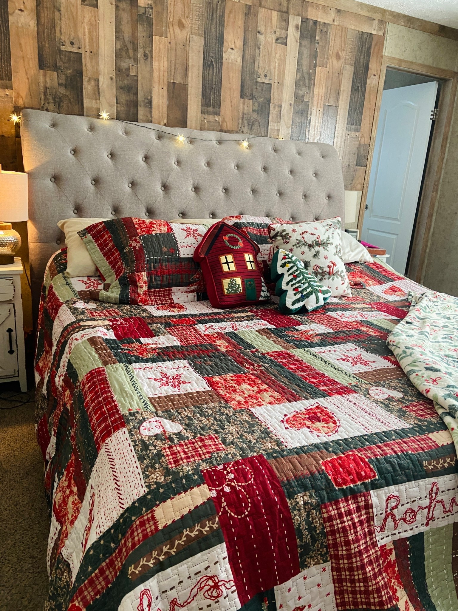 Christmas bedding makes me sooo happy 🛏️ 🎄 ❤️ 

#LTKGiftGuide #LTKdayinmylife #LTKHoliday