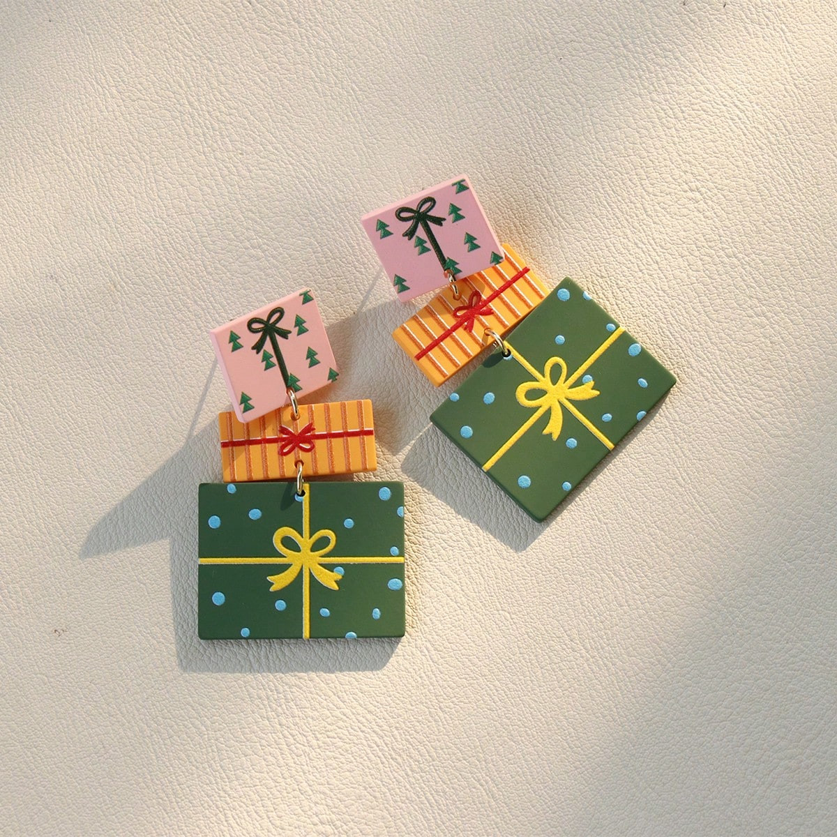 1 Pair Christmas Personalized Cute Christmas Gift Acrylic Pendant Earrings For Women, Celebration Party | SHEIN