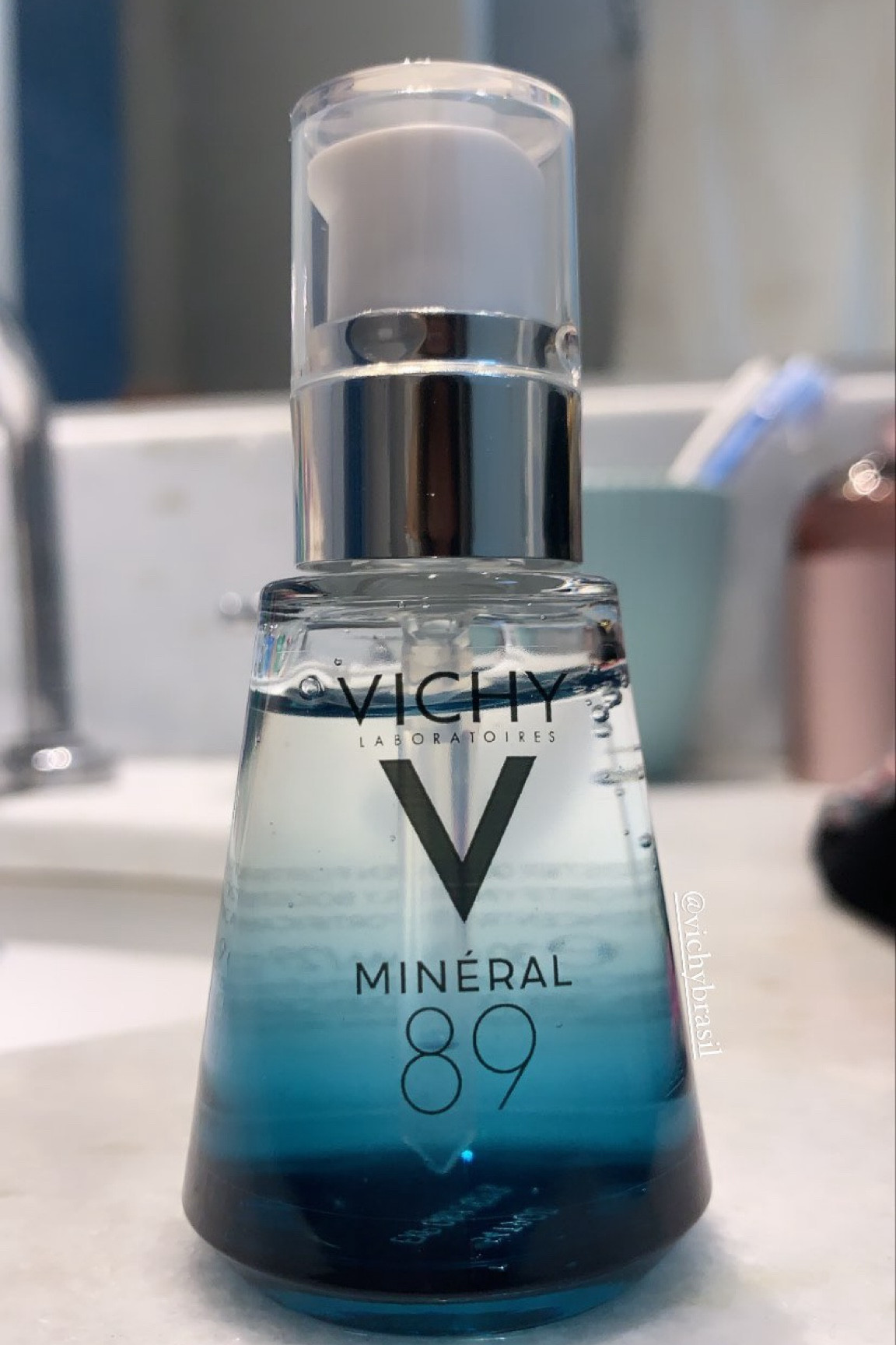 Hidrata, Preenche e Fortalece
Pele 71% +Forte¹ ¹Teste instrumental com 24 indivíduos, após 1 hora da aplicação do produto.
Cuidado facial nº1 mais prescritos por Dermatologistas² ²De acordo com a base de dados de prescrição fornecida pela Close-up em 12/2021, considerando apenas prescrição de Dermatologistas sem medicamentos e mercados montados pela L'Oréal, é possível observar que Mineral 89 é o sérum mais prescrito por Dermatologistas no mercado Dermocosmético.

#LTKbeauty #LTKbrasil
