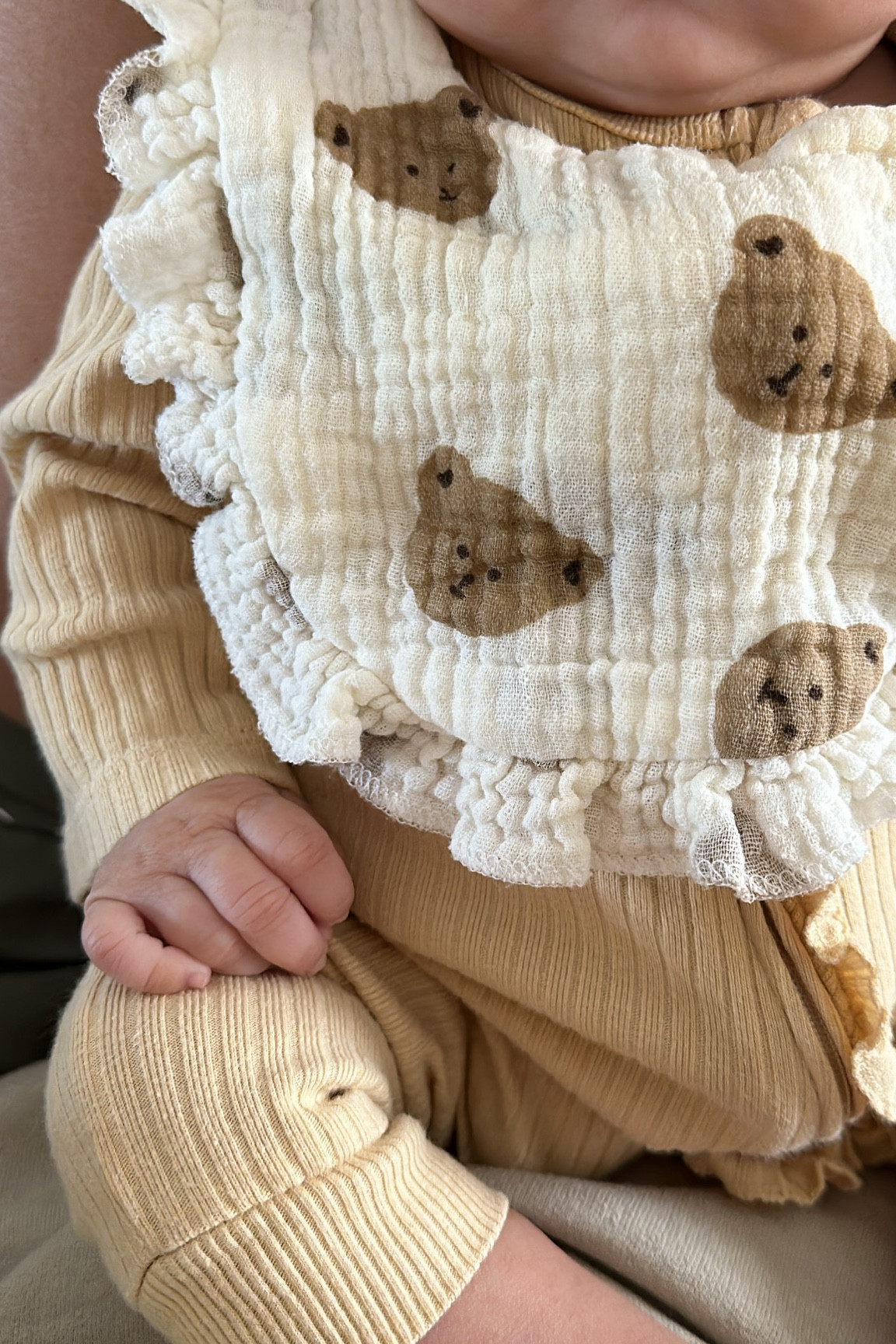 cutest bibs 🧸 

#babybibs #babyaccessories #newbornessentials #newborn #infant #momessentials #amazonbaby #babymusthave #targetbaby