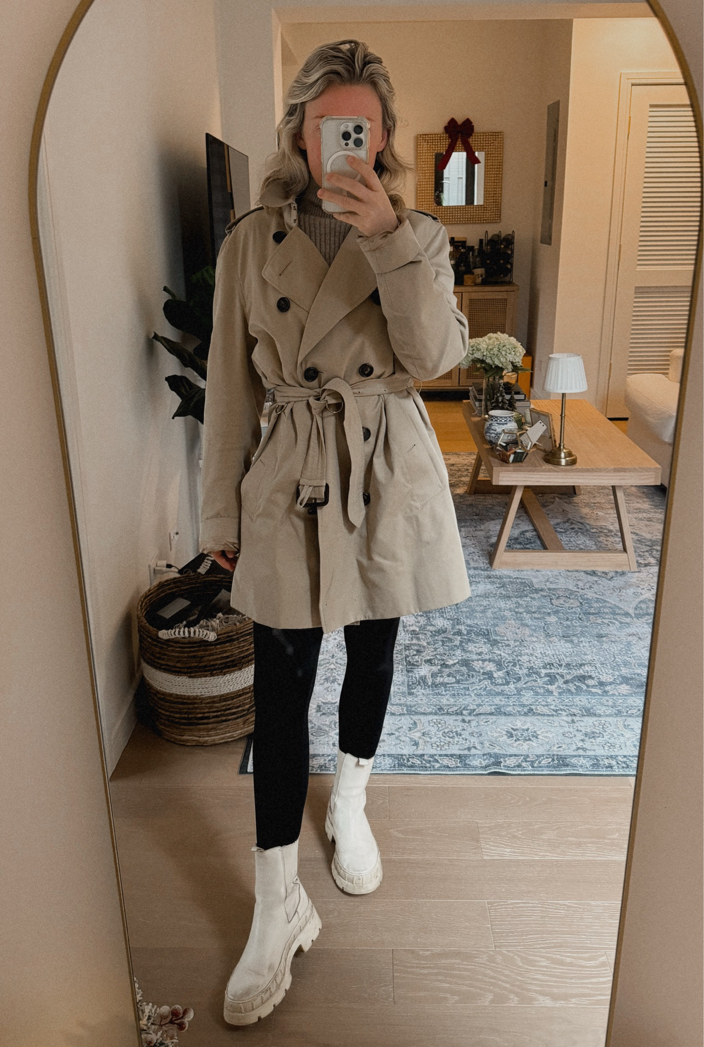 Rainy day in New York calls for a classic trench coat & easy look!