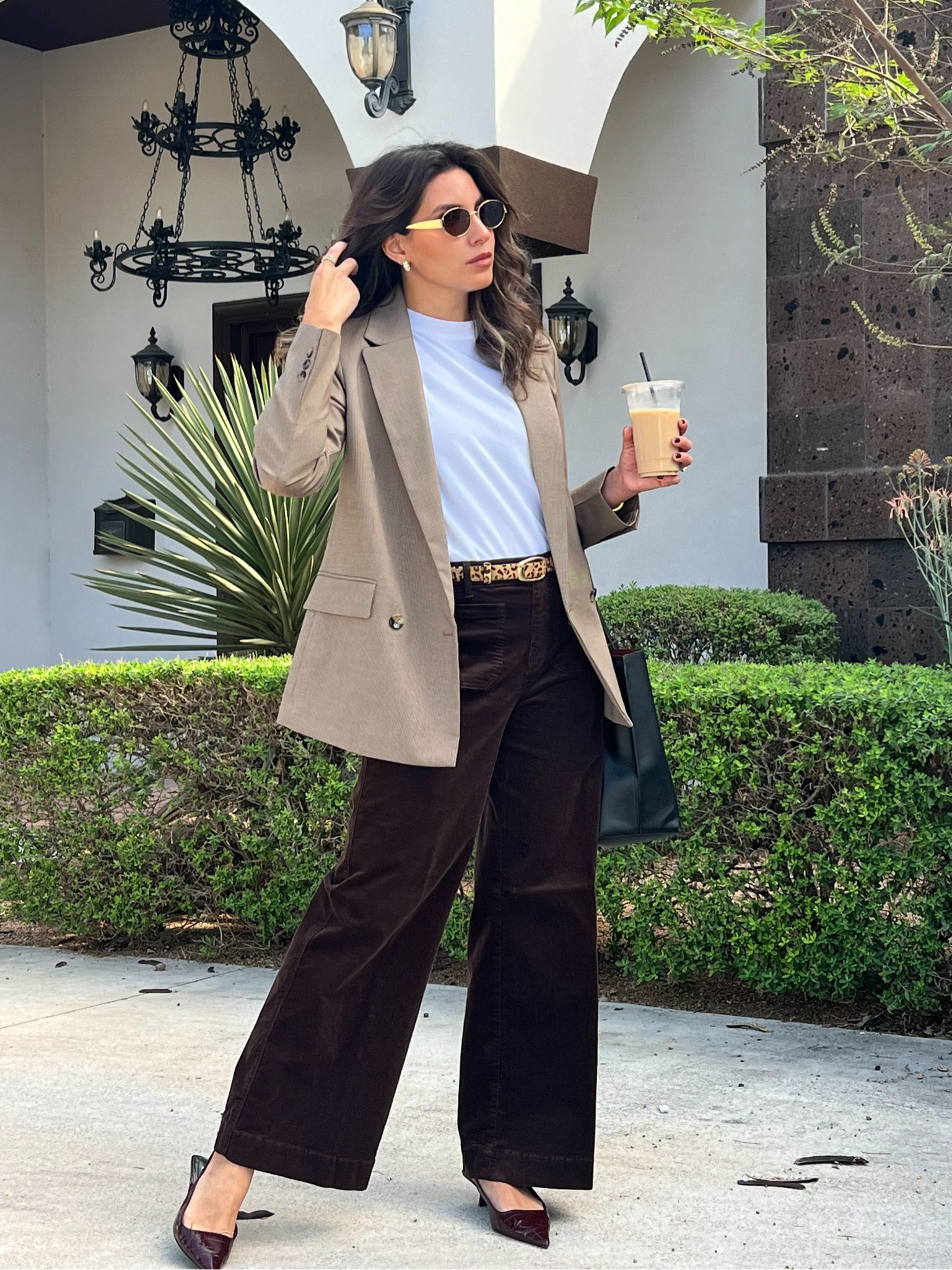 I didn’t know I needed these chocolate corduroy wide leg pants this season until I borrowed them from @mothermirta’s closet this morning — will link! But you also need this blazer because you will wear it every week just like I do!

#falloutfitideas #falloutfitinspo #fallworkwear #workwearinspo #businessoutfit #womenworkwear

#LTKStyleTip #LTKShoeCrush