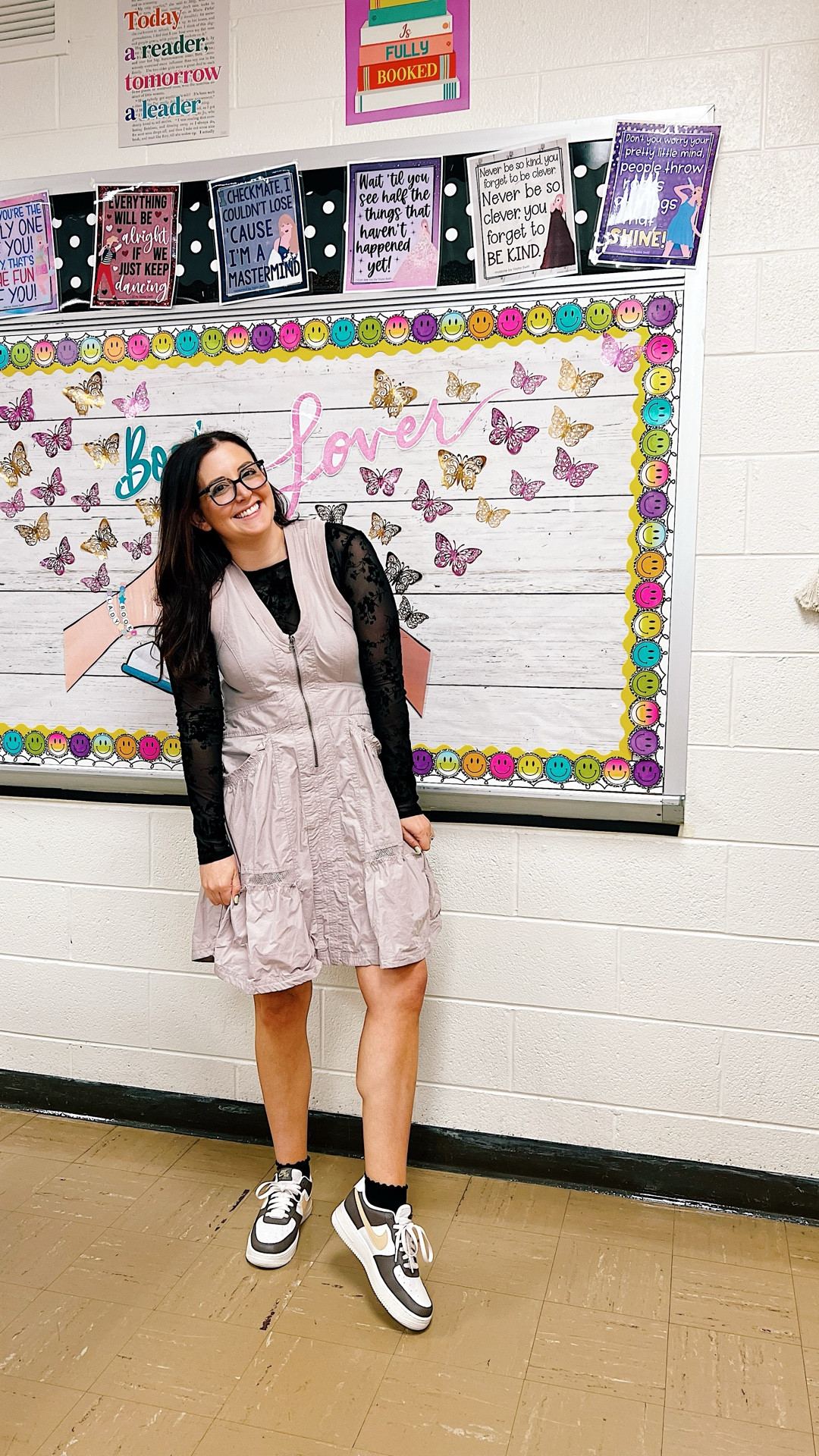 Did anyone else take their classes outside today?! 

I can’t even tell you how happy my students were to see the sun and get some fresh air ☀️

🤎Dress: @anthropologie 
🖤Lace Under Shirt: @amazon 

#teacherootd #teacherootd #englishteacher #iteachtoo #teachersofinstagram