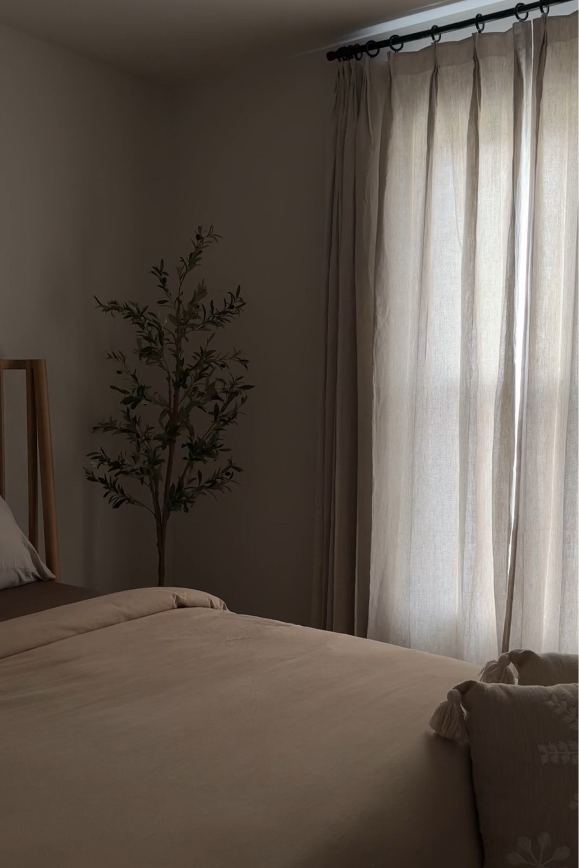 Organic minimal bedroom decor inspo!
#bedroominspiration #homedecor

#LTKHome #LTKStyleTip