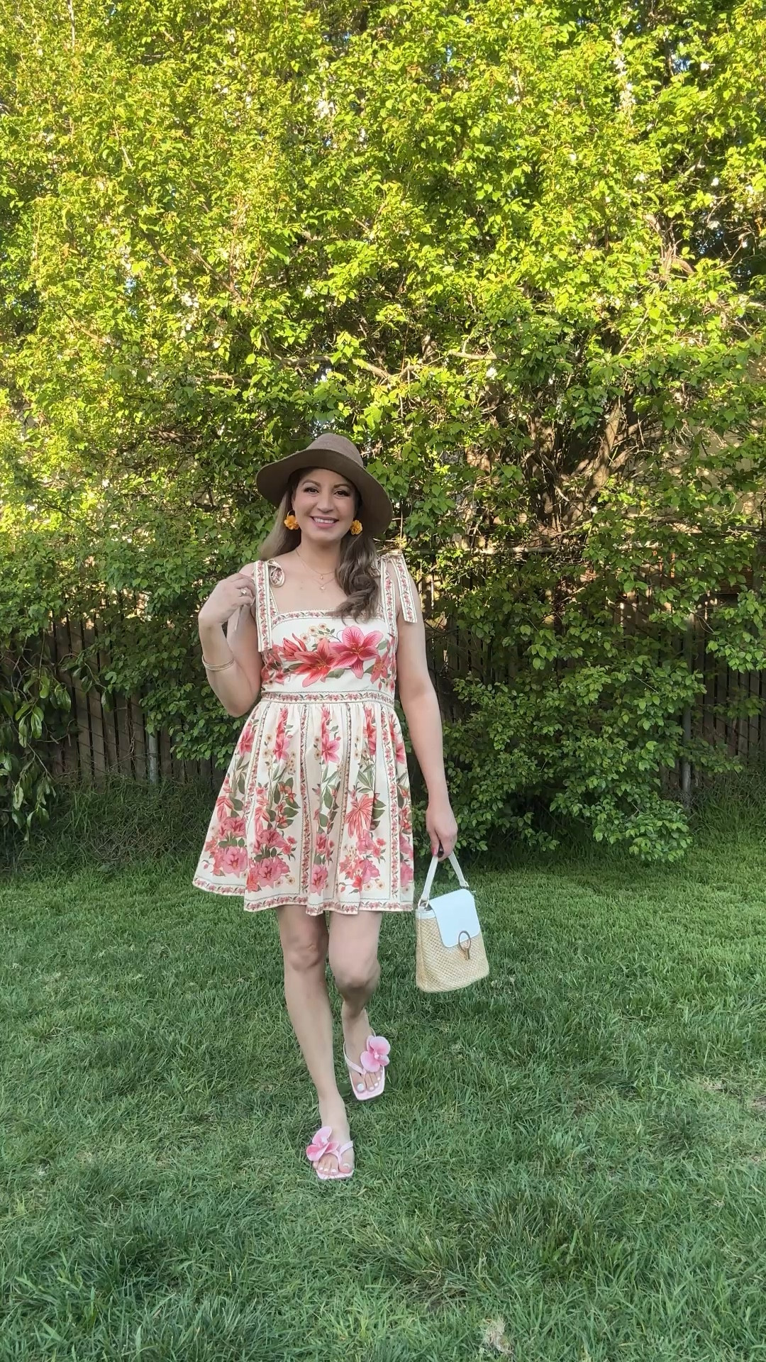 OYOANGLE Women’s Floral Sleeveless Bohemian Beach Dress, with bow on the shoulder, short summer dress, flared, holiday dress.
Size:L

#LTKmomlife #LTKSaleAlert #LTKSeasonal