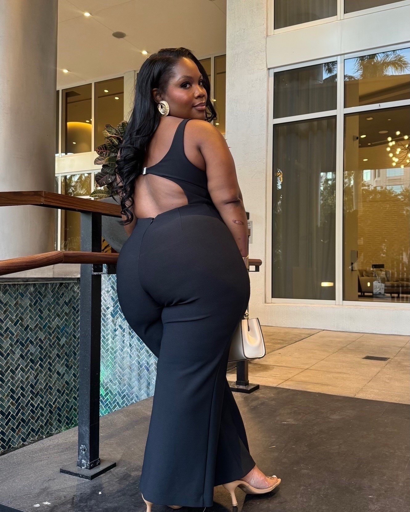 This jumpsuit from Abercrombie is a must have!! It’s still available in white linked below 🤍

Abercrombie is 40% off all clearance - this jumpsuit included!! ✨

Wearing it in a size XL

Date night outfits, valentines outfits women, Emmy Petit 


#LTKSaleAlert #LTKMidsize #LTKValentine