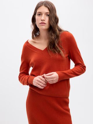 CashSoft V-Neck Sweater | Gap (US)