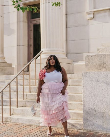 Let’s dress like the icon Carrie Bradshaw but make it curvy — ᴀ ʟᴀ ᴄᴜʀᴠʏ ʙʀᴀᴅꜱʜᴀᴡ. 

Tank XXL
Skirt 3X - need a 2X runs large 

Plus Size Fashion, Carrie Bradshaw Style, Pink Tulle Skirt, spring trends, summer vacation, outfit inspo

#CurvyBradshaw

#LTKFindsUnder100 #LTKFindsUnder50 #LTKPlusSize