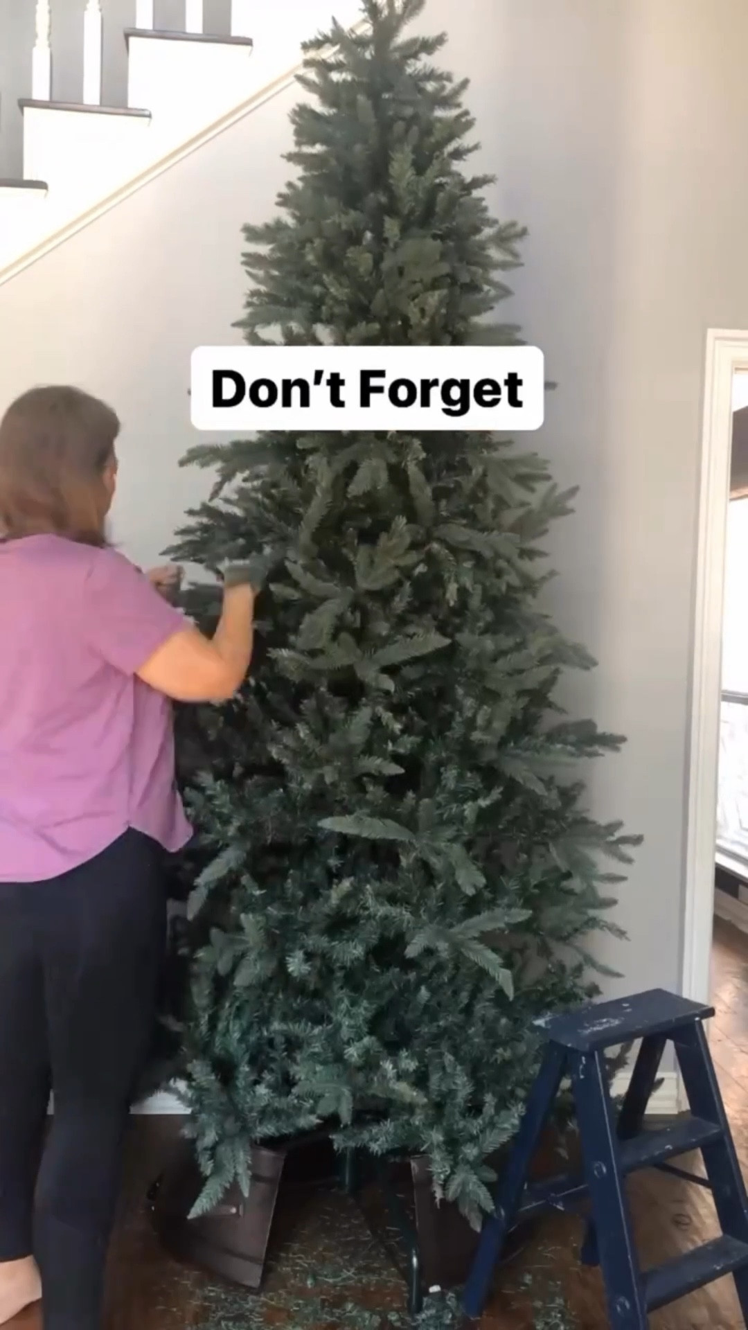How to fluff a Christmas tree 👇

Whether your tree has been in a bag or box in your attic or in a store, it’s not going to be ready to decorate as soon a it comes out of that bag or box.  No.  It’s going to need a minute and a little help waking up.  That’s when the fluffing starts.

So, how do you fluff a tree, anyway?  You simply spread those branches out.  Some tree have their own instructions with examples of how to shape the branches, but basically you are spreading everything out.

I like to start on the back of a branch and stand up all the smaller branches and work my way to the front of the branch.  When I get to the outside tip of the branch, it usually spreads out into a Star shape.

Fill in as many holes as you can with your fluffed up branches and give the tree its natural shape.  Once it’s all fluffed up, it will be ready for the lights!

Shop my lights and decor at [www.holidayhangups.com](http://www.holidayhangups.com “‌”) or comment “Shop” for links in your inbox.

Don’t forget to follow me for more Christmas decorating tips, lights, and decor ideas for your home this holiday season.

Happy Decorating!

Tara

#Christmas #christmaslights #lights #christmasdecor #christmasdecorating #holiday #holidaydecor #holidaylights #christmastree #Christmastime #christmasdecorations #christmastreedecorating #christmasmood #christmasspirit #christmasvibes #christmasmagic #sparkle #shinebright #holidays #holidaydecorating #holidayseason #holidayhome
