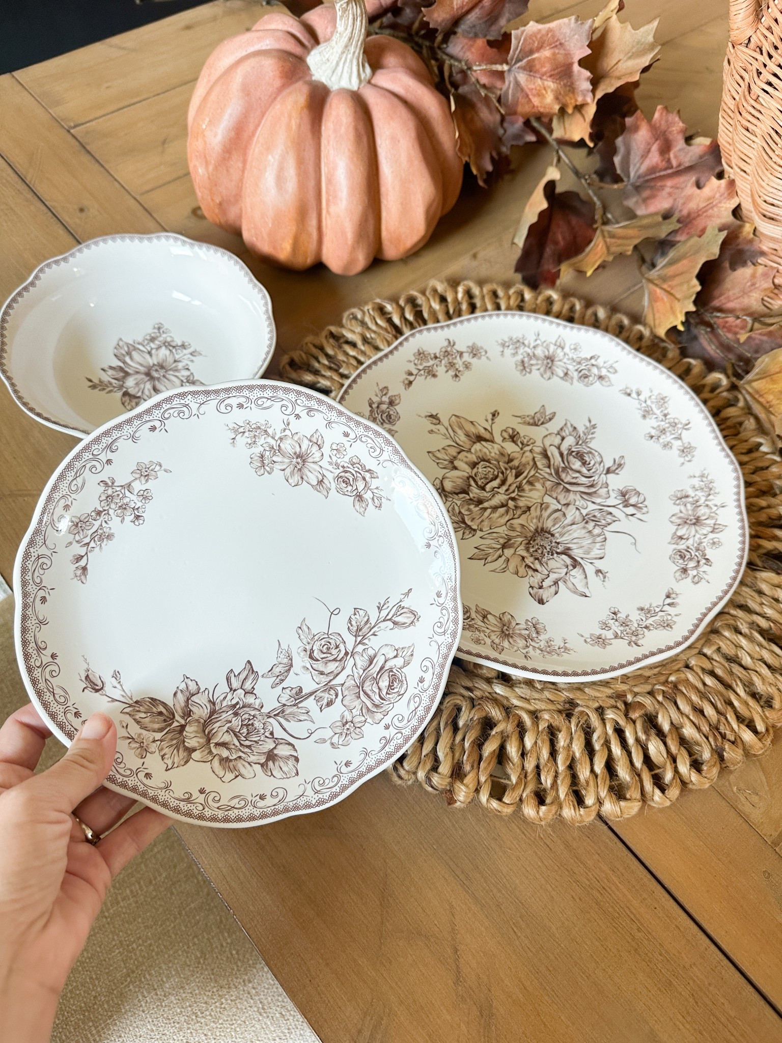 Hosting this fall? Walmart just released the prettiest dinnerware set and it's giving major Pottery Barn vibes without the price tag.
Perfect for Thanksgiving, dinner
parties, or everyday cozy meals.
I grabbed mine early because these WILL sell out fast — they just launched a few days ago!
#WalmartFinds #WalmartHome #WalmartDecor #FallDecor #FallTablescape #FallHomeDecor #TablescapeDecor #DinnerwareSet #AffordableHomeDecor
#BudgetFriendlyDecor #SeasonalDecor #FallDining #HostInStyle #HomeDecorOnABudget #FOMOFinds #FallEntertaining #DinnerPartyInspo #FallKitchenDecor

#LTKU #LTKHome #LTKSeasonal