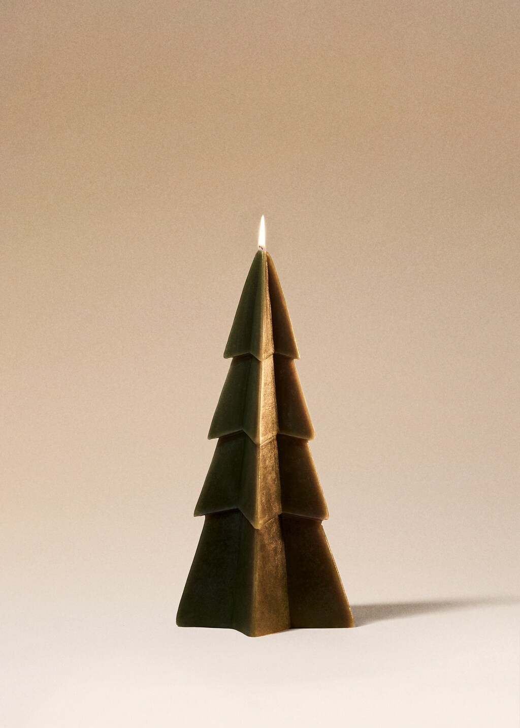 Large decorative fir candle - Home | MANGO United Kingdom | MANGO (UK)