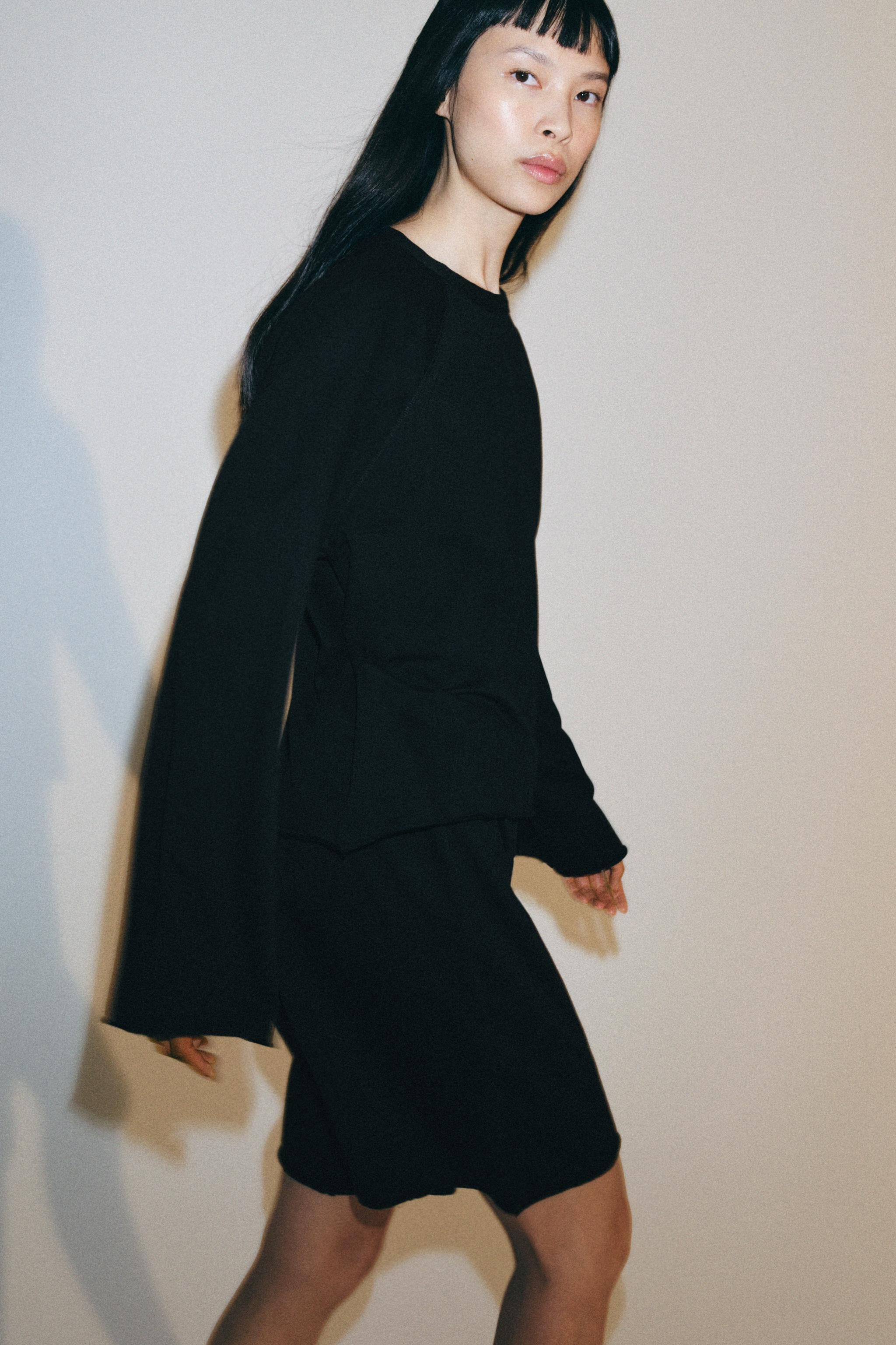 REGULAR FIT - ROUND NECK - REGULAR LENGTH - LONG SLEEVET-shirt featuring a main fabric made of sp... | Zara UK
