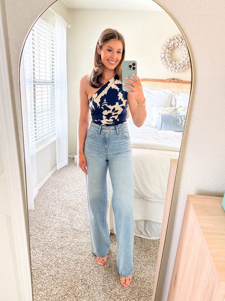 GNO or date night outfit! Wearing a size XS in this top and would suggest sizing up! Jeans are old Express but I linked similar 💗

Date night outfit // one shoulder top // H&M // wide leg jeans // 

#LTKstyletip #LTKFind