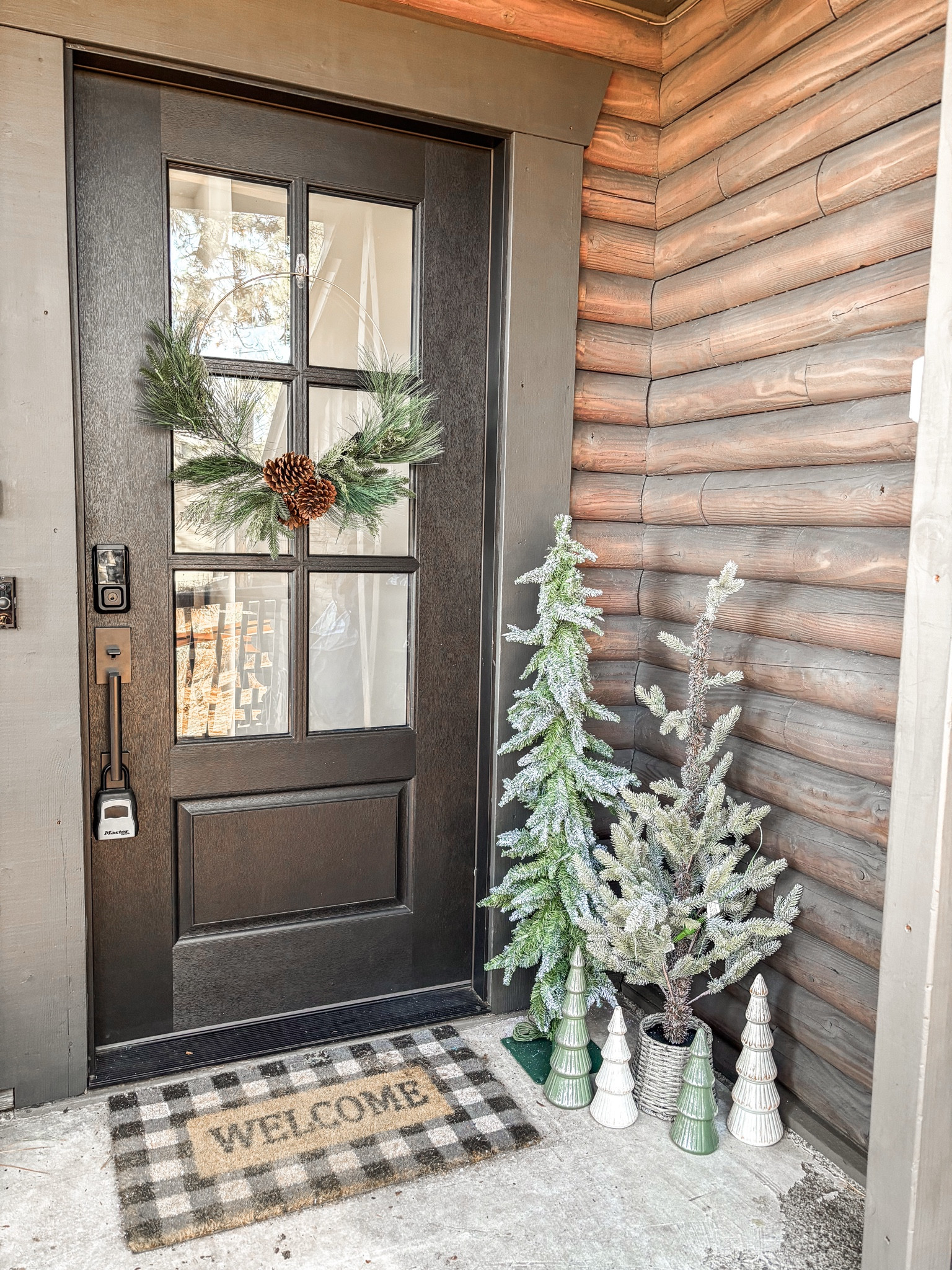 Winter porch decor

#LTKHome #LTKSeasonal