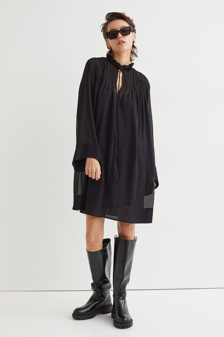 Crinkled chiffon dress | H&M (UK, MY, IN, SG, PH, TW, HK)