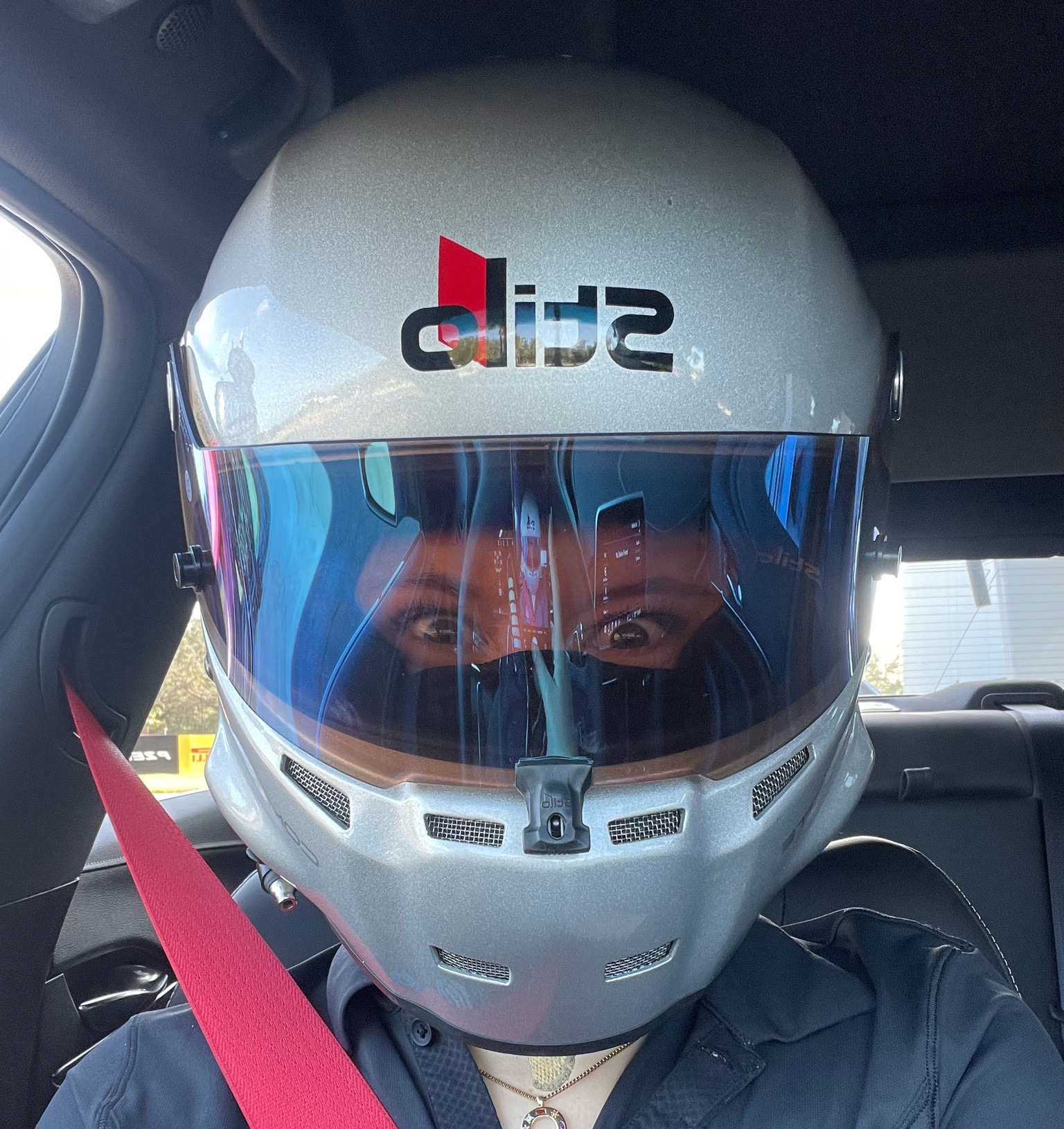 My exact helmet- comes with clear visor 