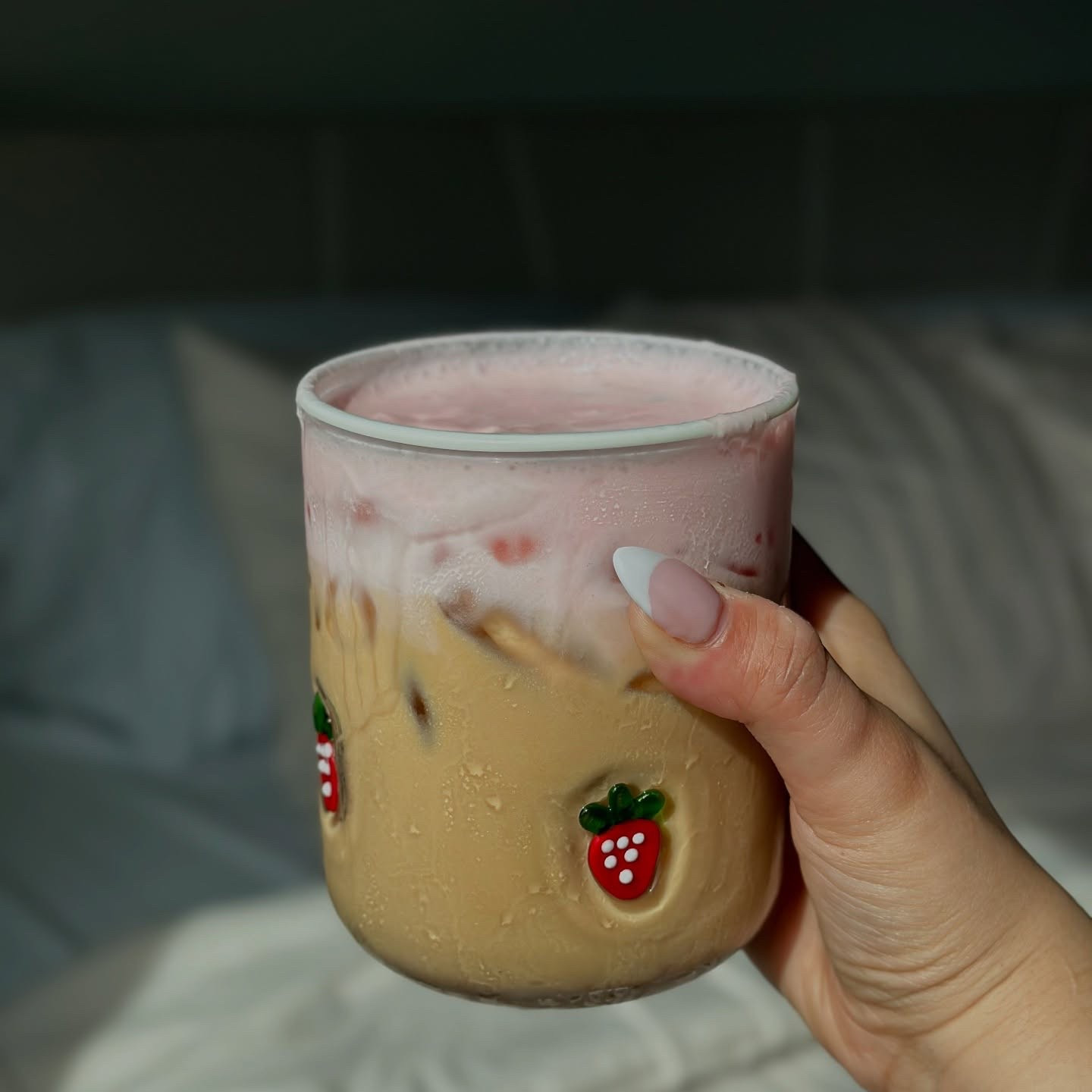 White mocha with strawberry cold foam 🍓
Recipe posted now in @amberalejandrez__ 

#anthropologie #juicecups #coffee #coffeebar #decor #coldfoam #whitemocha