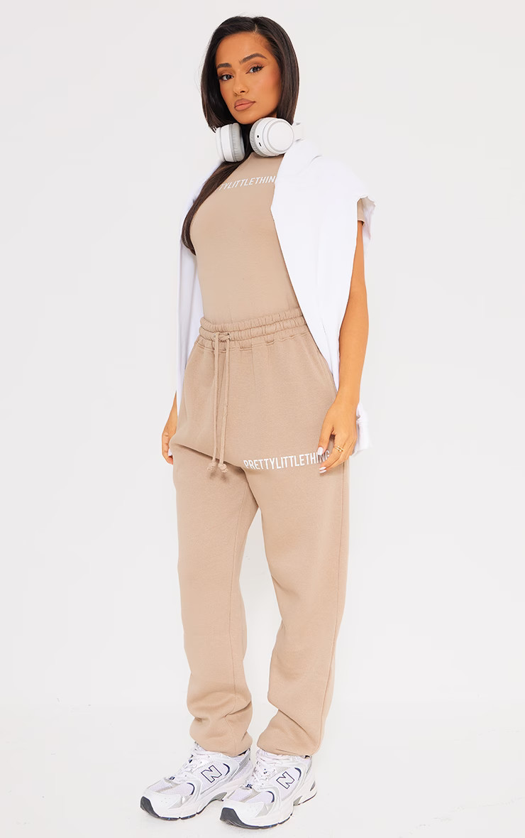 PRETTYLITTLETHING Petite Mocha High Waist Cuffed Sweatpants | PrettyLittleThing US