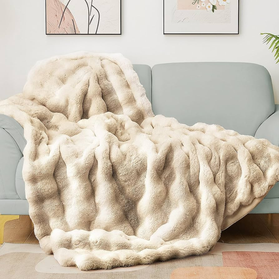 Latepis Soft Luxury Faux Fur Bubble Blanket, Thick Warm Cozy Throw Blanket for Couch, Plush Fluff... | Amazon (US)