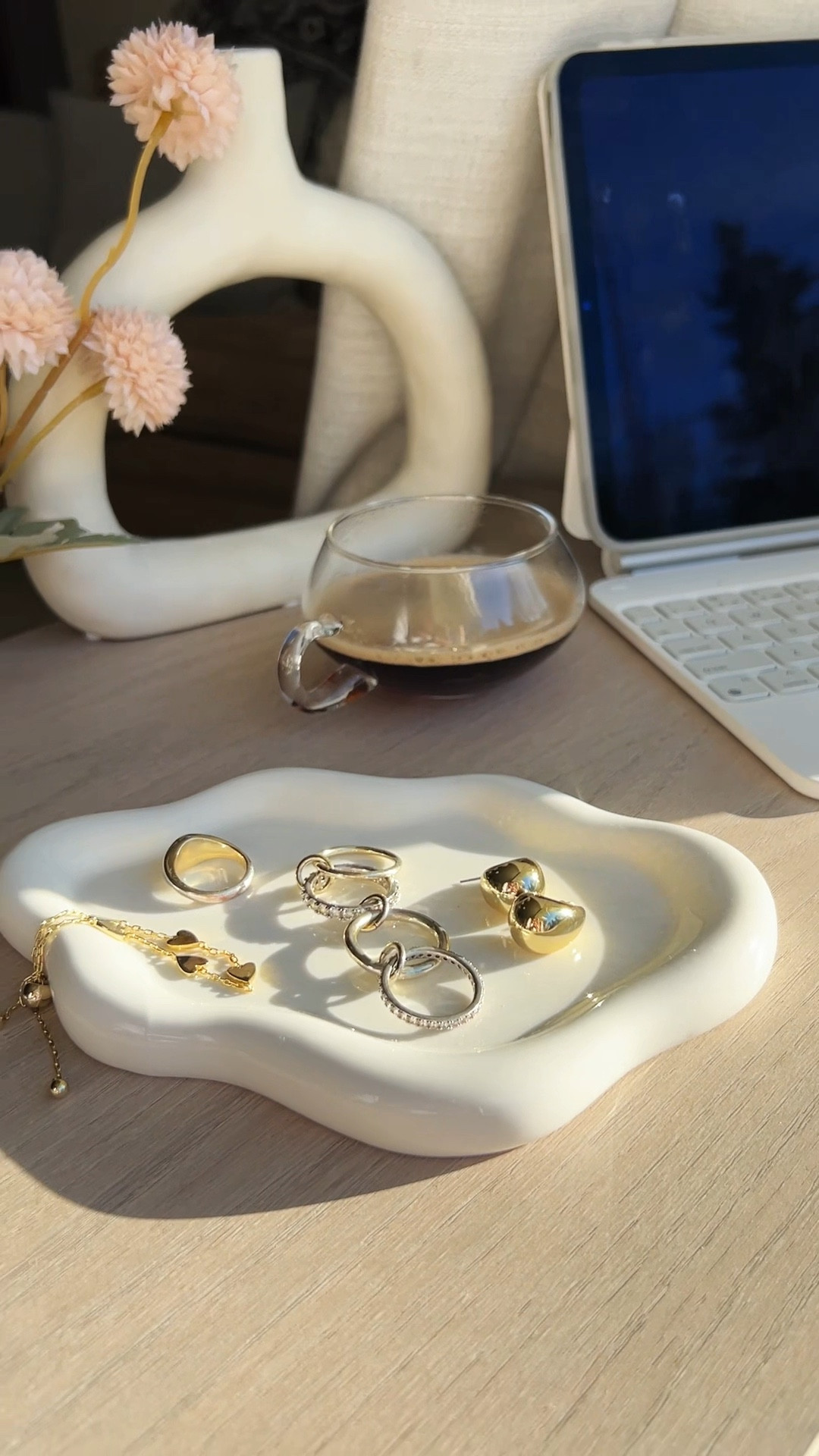 How stinkin’ cute is this cloud jewelry dish ✨💍🌥️

#jewelrydish #jewelrytray