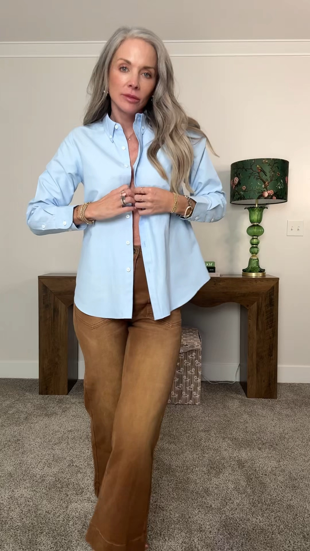 Brown cropped denim from @cicybell.us paired with a classic light blue button up — 100% Italian cotton and it’s from Amazon. Polished, easy, and both are a steal. Linked for you! 🤎



#LTKgrwm #LTKOver40 #LTKootd