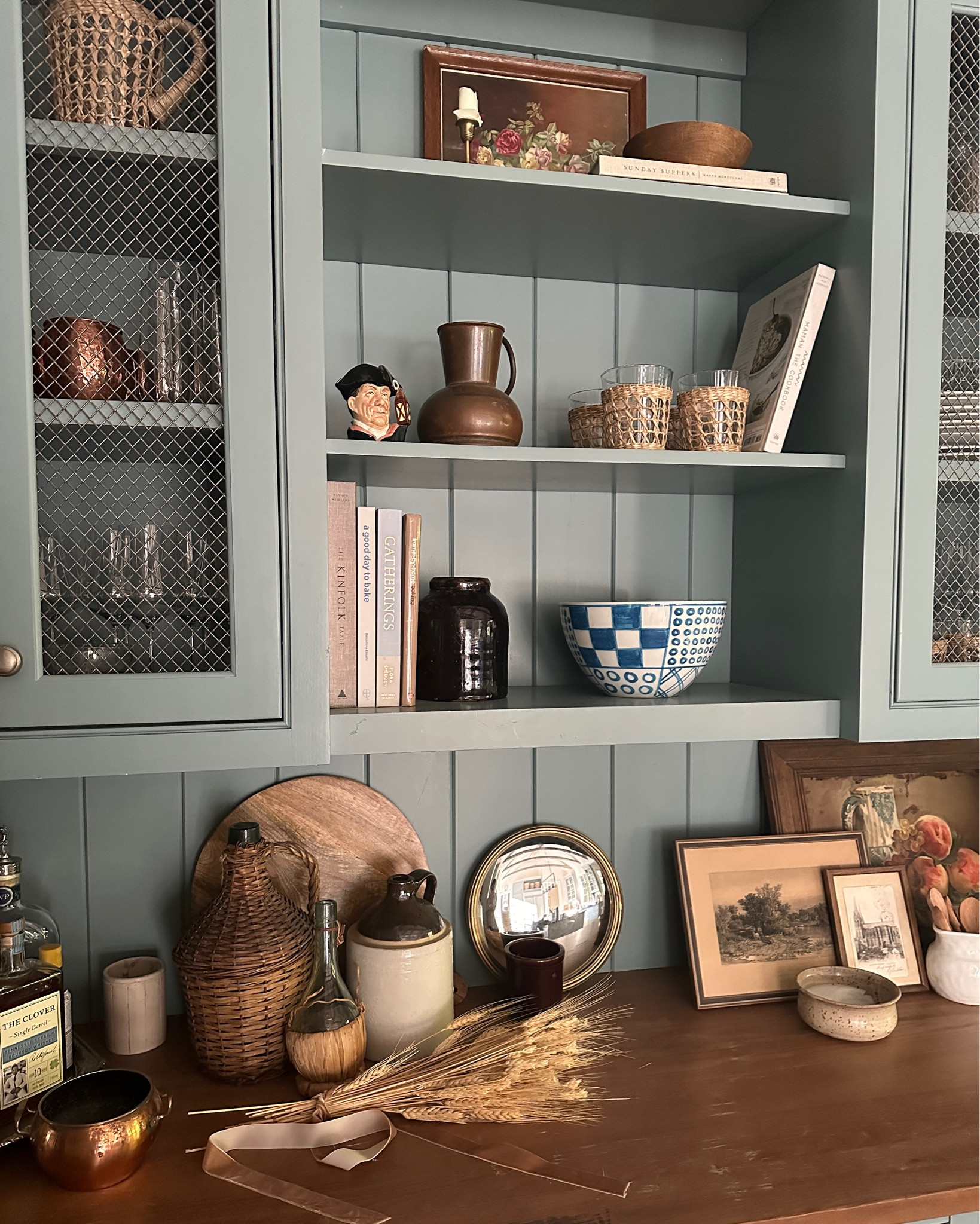 Fall layers 🤎

Kitchen shelves with some fall sprinkled in. 

Layered artwork 
Pottery barn 
Glassware 
Eclectic 
Stoneware
Vintage 
Antique 
Modern vintage 

#LTKSeasonal #LTKHoliday #LTKhome