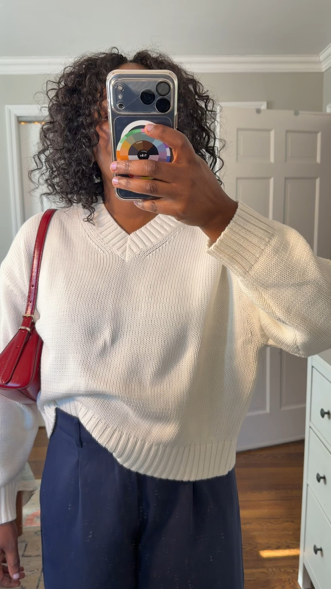 Gap’ cotton sweaters are unmatched. 

#CottonSweater
#CrewneckSweater 
#OversizedSweater
#NeutralOutfit
#CasualChic