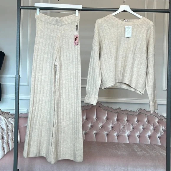 NWT 2 PIECE SET LOUNGING SET SIZE M | Poshmark