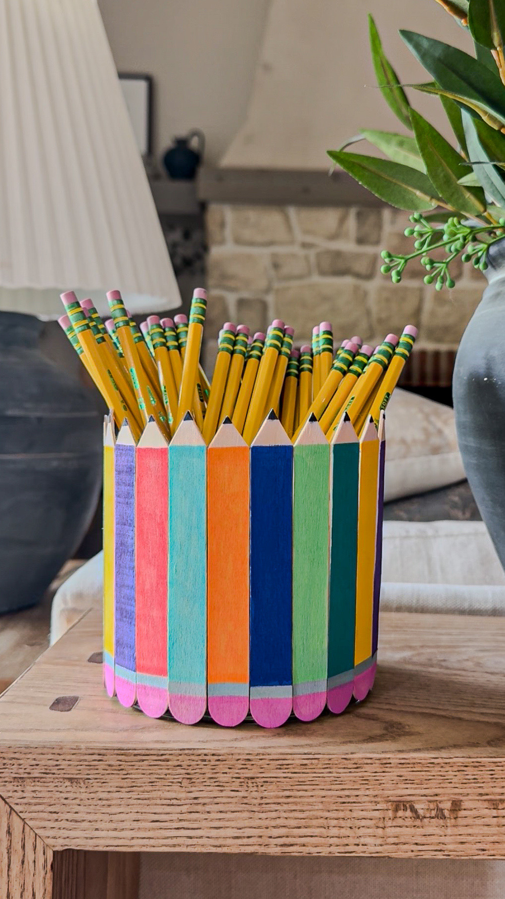 How cute is this popsicle stick pencil jar? It’s perfect to store your pencils or other supplies! ✏️✂️

#LTKmomlife #LTKSeasonal #LTKHome