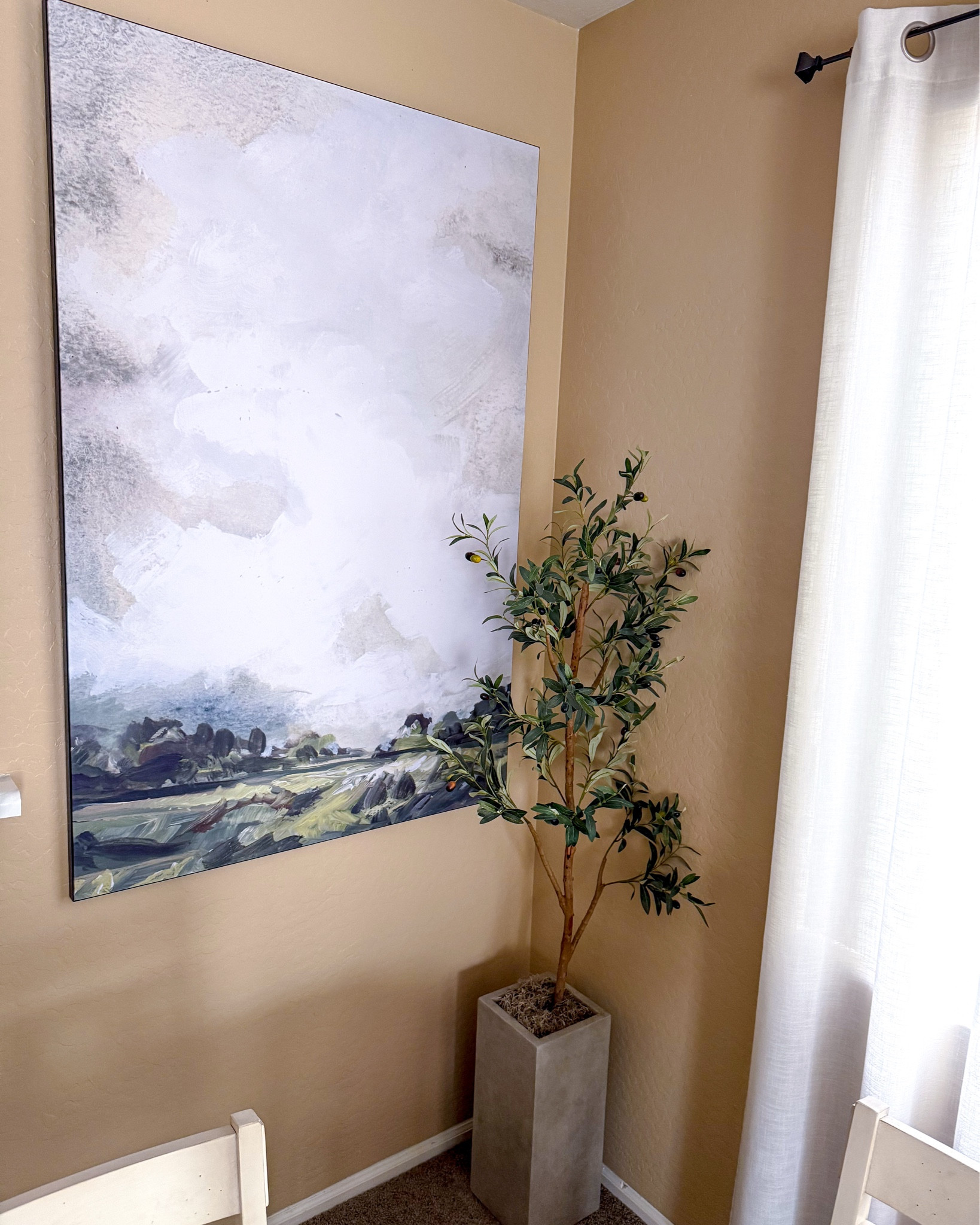 Soft florals or neutral landscape… I can’t decide which I love more. 
These fabric prints from Big Wall Decor give that high-end, no-glare look. I love that I can switch out these fabric prints anytime without changing the frame. It makes decorating so easy and way more fun. 


#wallart #homedecorfinds #neutralhome #gallerywall #interiordecor #ltkstyle #homeinspo @bigwalldecor 

#LTKSaleAlert #LTKHome #LTKSeasonal