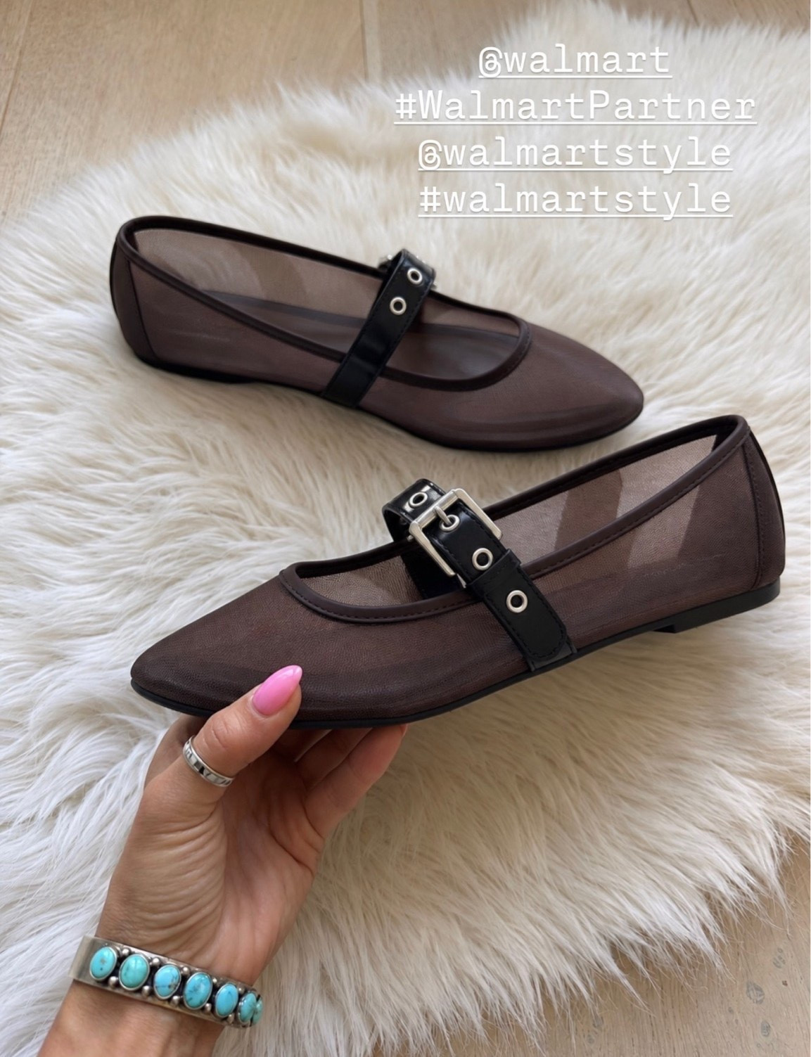 🤍These shoes are going CRAZY viral at Walmart!!!!! They come in several colors and sizes are selling out. 

@walmartstyle #walmartparter #walmartstyle
