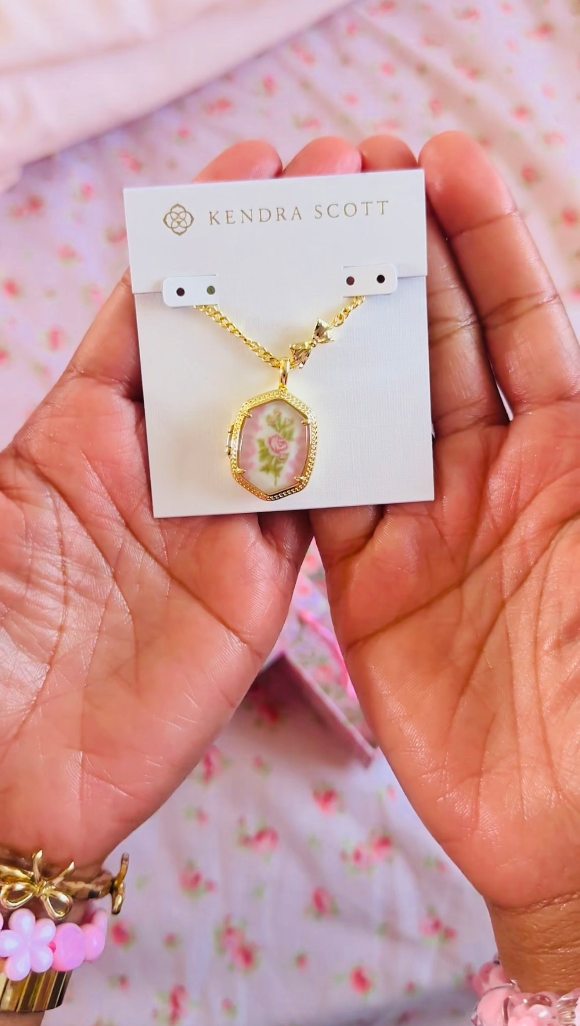 So in love with this necklace🎀💕🌸