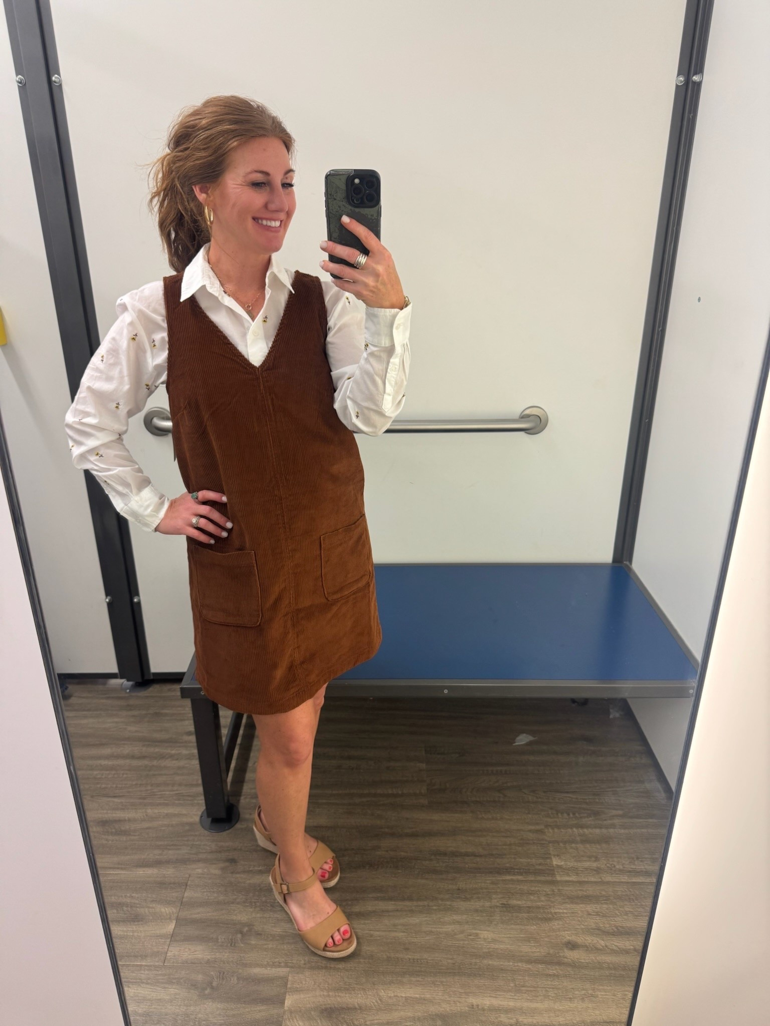 Stephanie is sharing some petite friendly finds from Old Navy today. This pinafore dress is a great option for Fall and the XS is a great length. She’s paired it with a printed white button down for a more classic look.

#LTKWorkwear #LTKOver40 #LTKootd