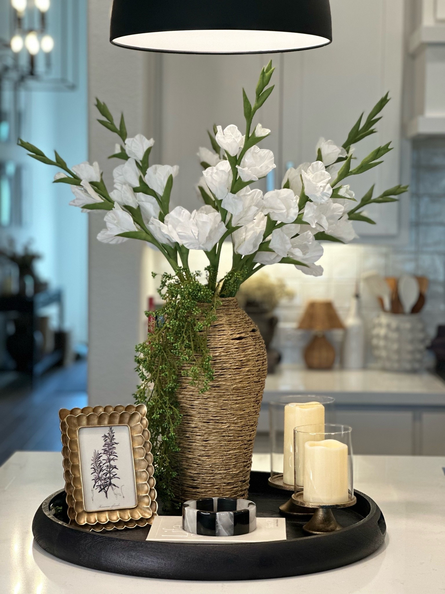 Tray styling 
Coffee table styling 
Kitchen styling 
Large vase 
Faux flowers 
Glass hurricanes 
Marble
Wood tray