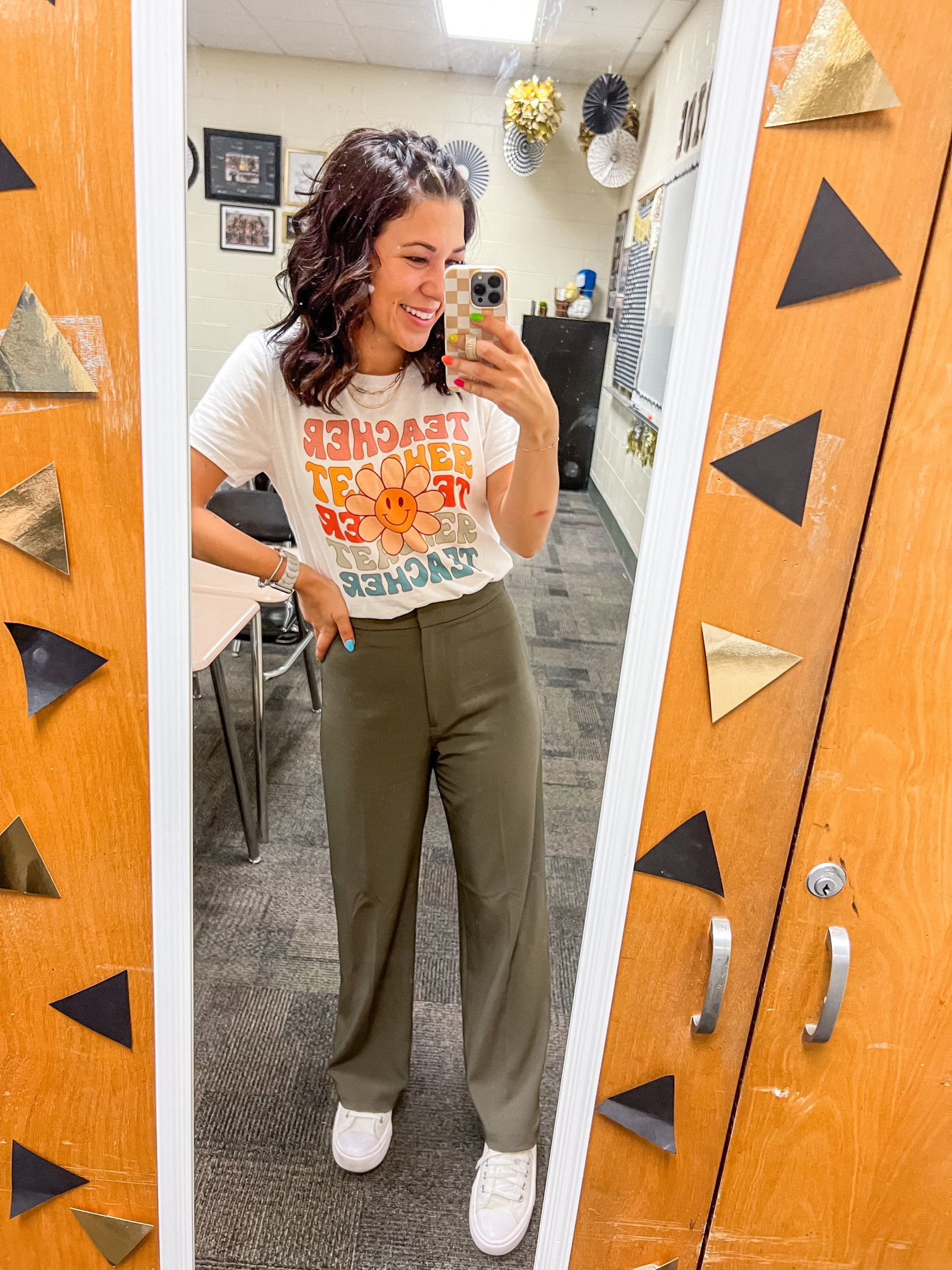 outfits with orange converse