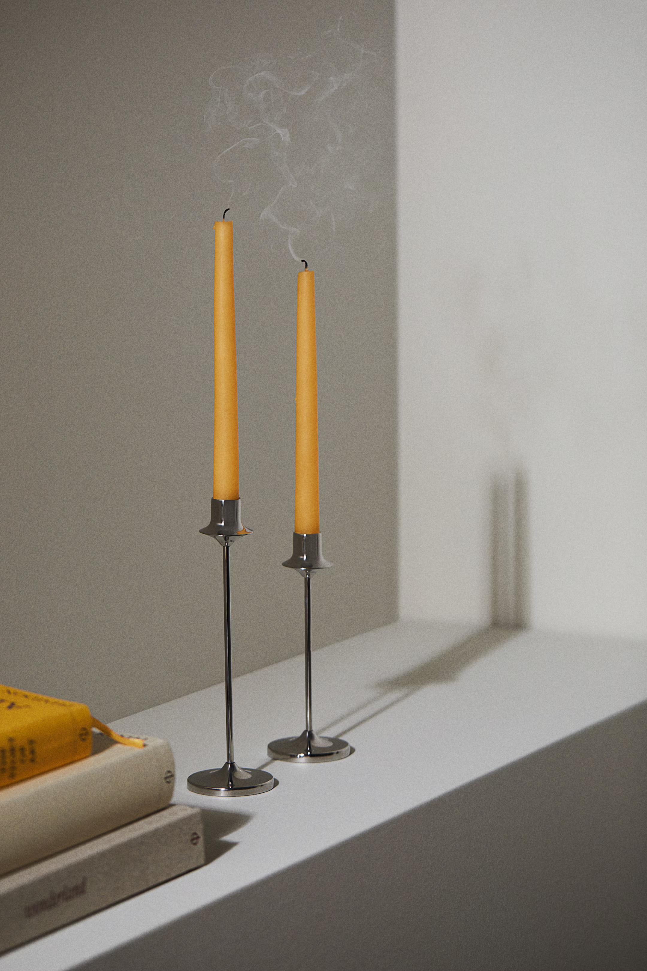 Hoher Kerzenständer aus Metall - Silberfarben - Home All | H&M AT | H&M (DE, AT, CH, NL, FI)