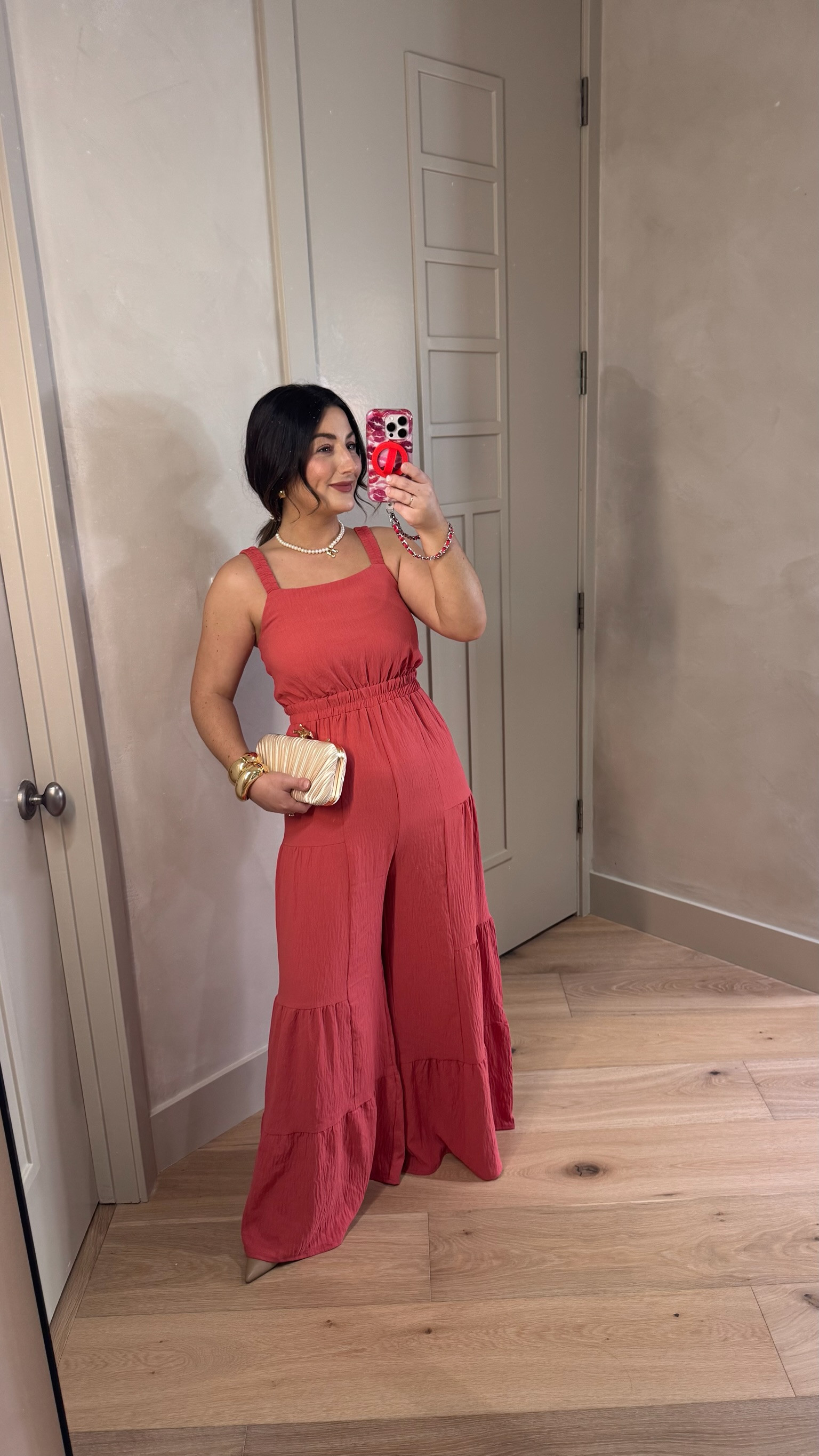 Jumpsuit that will flatter your figure! 

size small (5'0" 140lbs)


#LTKTravel #LTKootd #LTKPetite