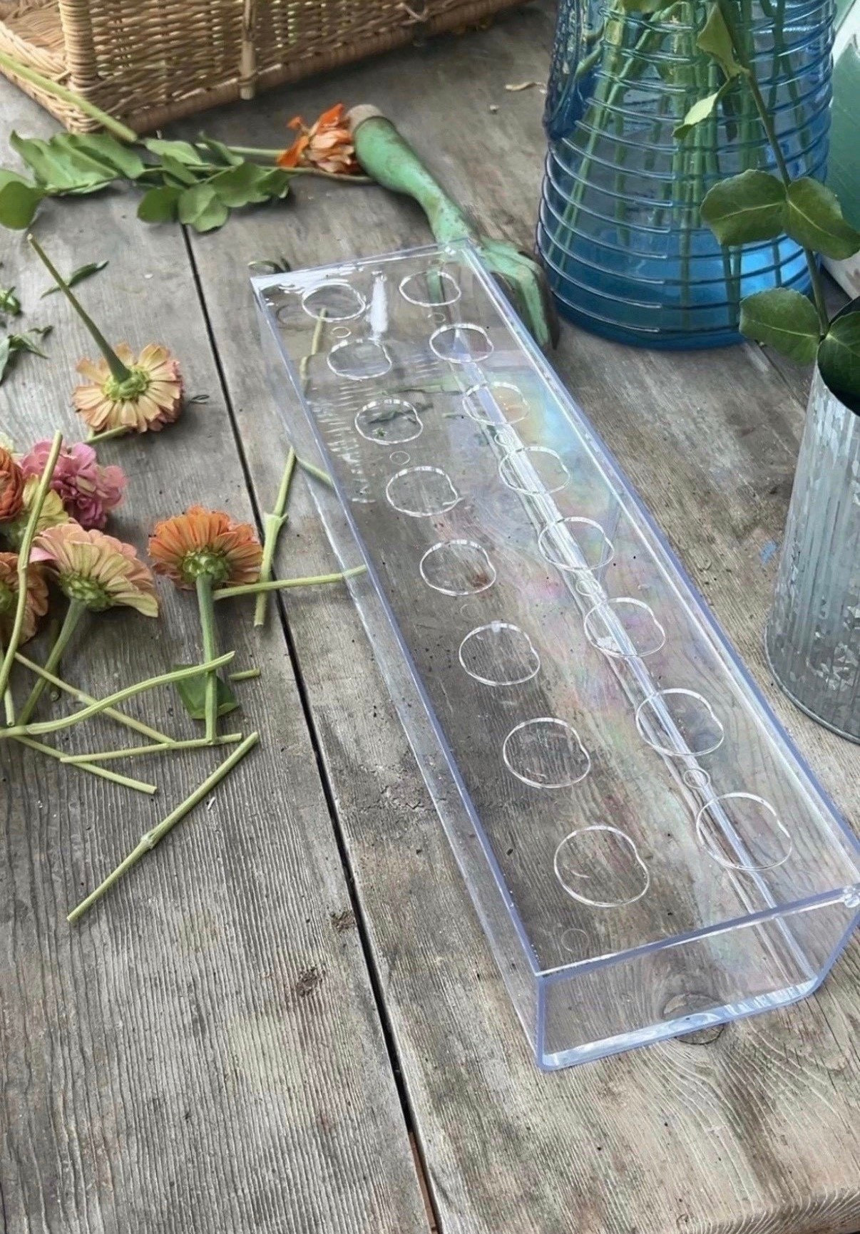 I’ve been reaching for these acrylic vases anytime I bring flowers in from the garden. You don’t need much to make them look amazing, which I love!! Just a few stems and they’re good to go 🌸


#LTKSeasonal #LTKU #LTKHome