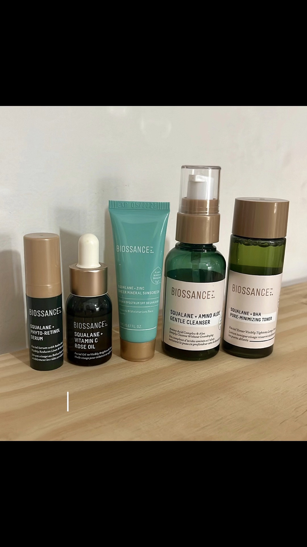 Os produtinhos que usei nessa rotina foram: 

🧴Gel de limpeza com Aloe e esqualano
🧴 Tônico facial minimizador de poros com esqualano
🧴Óleo facial de Vitamina C com extrato de rosas e esqualano
🧴 Sérum phyto-retinol com esqualano 
🧴 Protetor Solar Mineralize FPS30 com zinco e esqualano

Aproveite que o site está com muitas promos ativas, use meu link e comece a incluir essa clean beauty incrível na sua rotina de beleza e cuidado 🥰🥰

#LTKeBiossance #Biossance 

#LTKsalealert #LTKbeauty #LTKbrasil