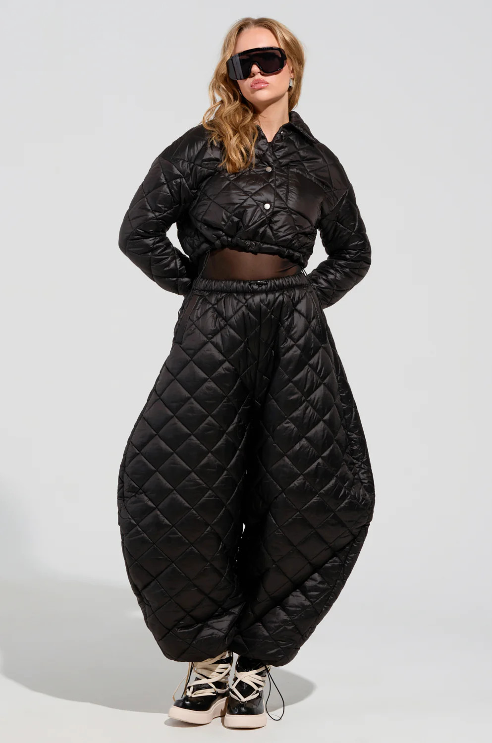VIVI OVERSIZED PUFFER PANTS IN BLACK | AKIRA