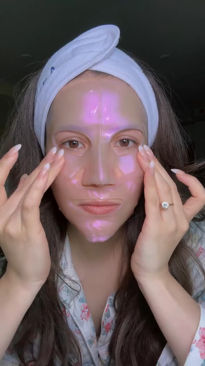 this is your sign to slow down for 20 minutes ✨
I’ve been using the Diamond Radiance Collagen Face Mask and my skin looks brighter, more even, and just… healthier

I love that it’s fragrance-free and gentle, but still gives that glow-from-within effect 🤍

unfold, breathe, and let your brilliance show ✨