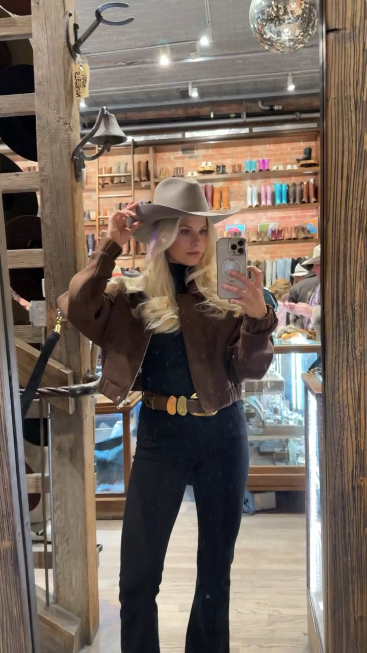 Wearing a 26 in jeans, bodysuit is one size, small in jacket & coat, boots run tts! Small in grey long sleeve. #kathleenpost

Aspen look, aspen outfit, mountain trip, dinner outfit, aspen outfits, Jackson hole outfit, Vail outfit, Montana outfit  



#LTKTravel #LTKSeasonal #LTKStyleTip