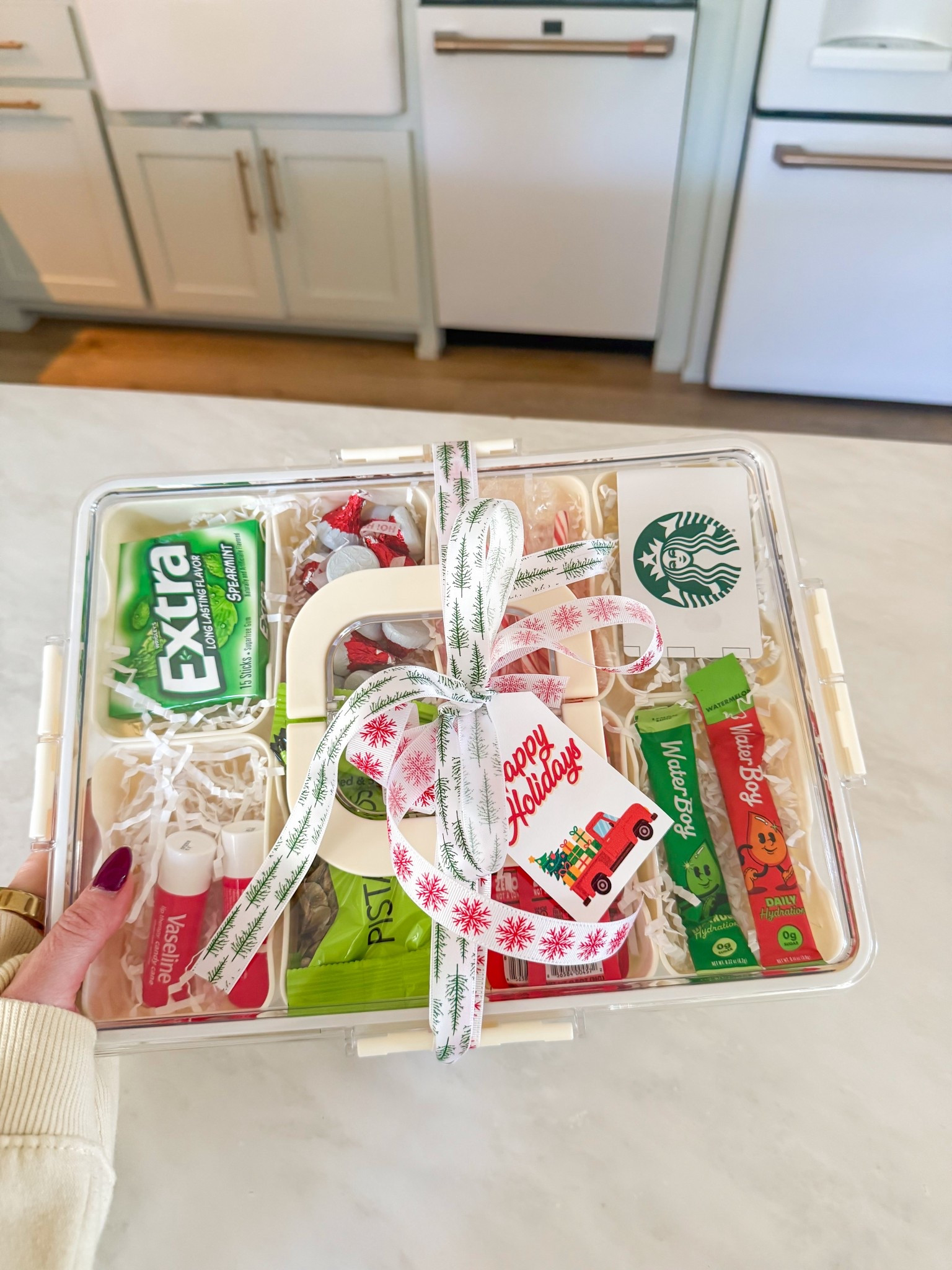 Christmas gift idea snackle box / men’s teacher gift idea 





Male teacher gift 
Gifts for him 
Coworker gift
Men’s gifts 
Gift basket 

#LTKGiftGuide #LTKMens #LTKHoliday