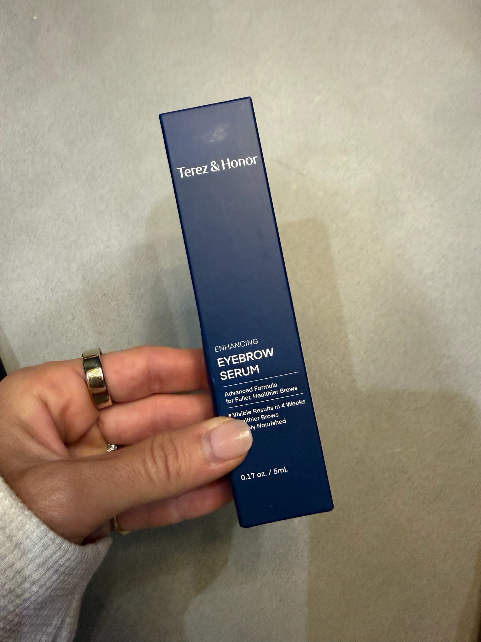 So excited to try this eyebrow serum!! It’s been awhile since I used a serum specifically for my eyebrows so excited to see the difference it makes. Would be a great stocking stuffer!!