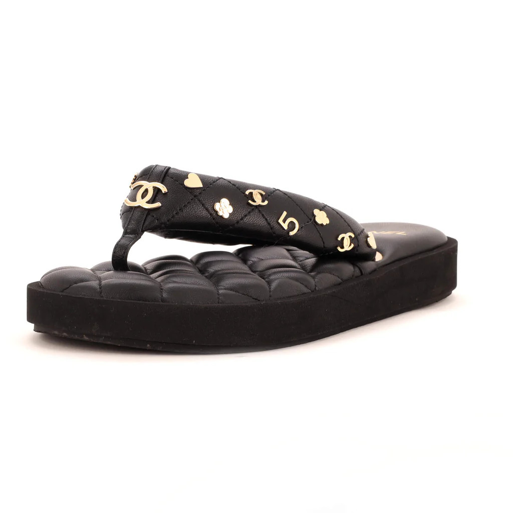 Women's Charm Padded Thong Sandals Quilted Lambskin | Rebag