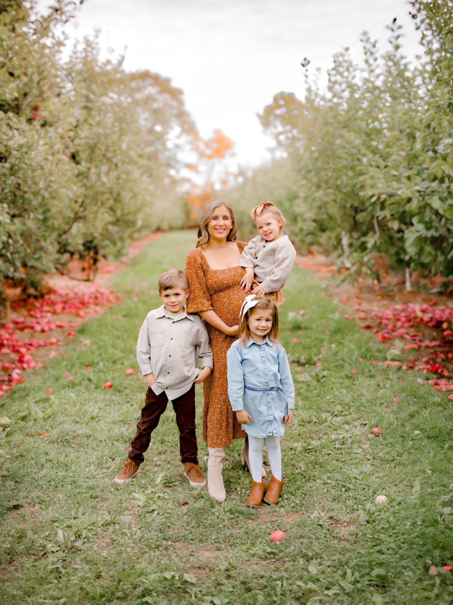 Family photos, fall outfits, fall dress,  fall family pictures, fall family photos, fall family outfits, family outfits, coordinating outfits, apple picking outfits, pumpkin picking outfits  

#familyphotos #falloutfits #fallfamilyoutfits #fallfamilypictures #familyoutfits #applepickingoutfits #pumpkinpickingoutfits 

#LTKKids #LTKSeasonal #LTKFamily