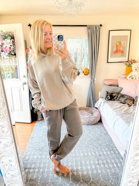 My weekend uniform for fall! Oversized hoodie with comfy joggers! Both are men’s items, I got my true size a medium tall! 



#LTKstyletip #LTKfindsunder100 #LTKover40