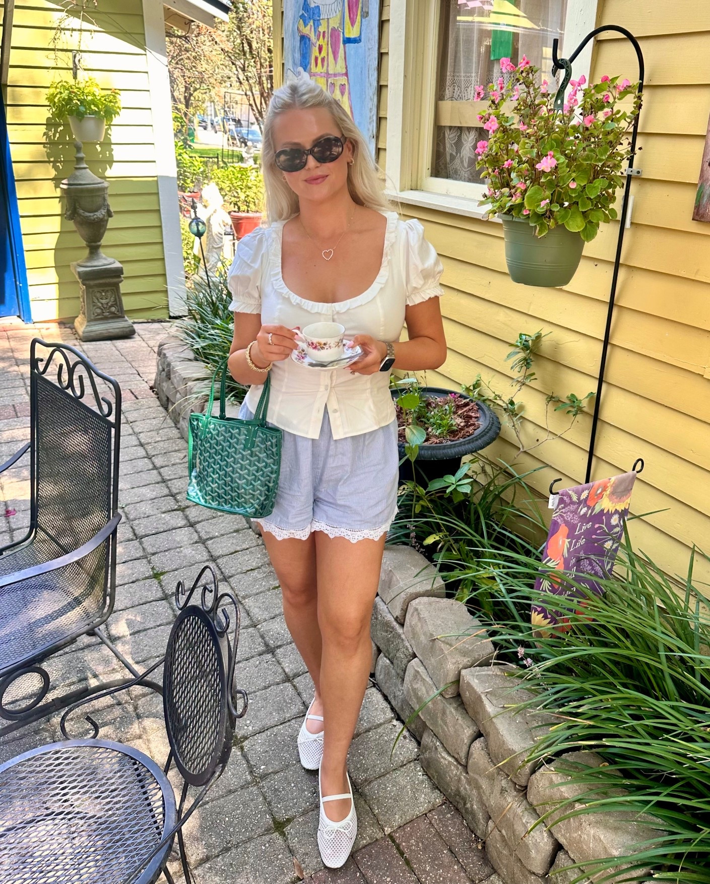 tea ☕️



Top: piece of the Reformation Janell Two Piece Set in white

Bottoms: set from Marshall’s, brand is Calypso St Barth

shoes: Schutz Arissa Flat in white

#LTKStyleTip #LTKItBag #LTKShoeCrush